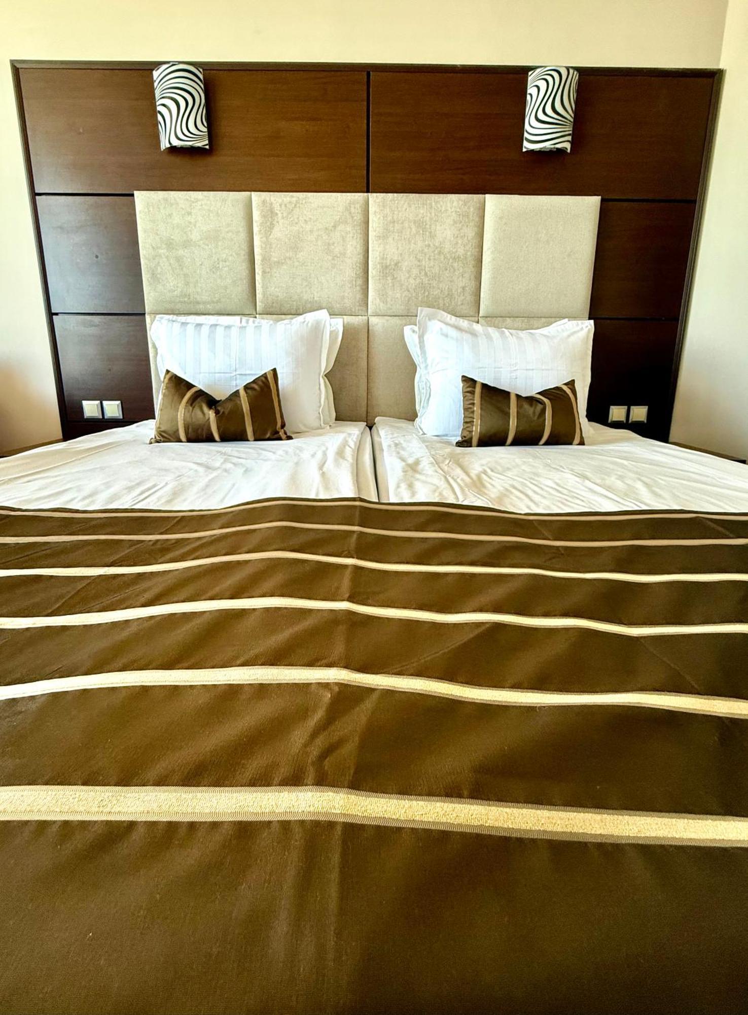 Hotel Rеgina غولدن ساندز المظهر الخارجي الصورة