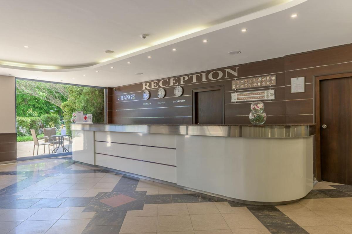 Hotel Rеgina غولدن ساندز المظهر الخارجي الصورة