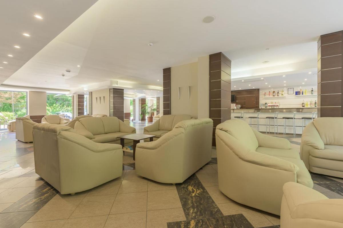 Hotel Rеgina غولدن ساندز المظهر الخارجي الصورة