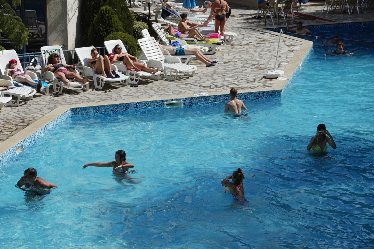 Hotel Rеgina غولدن ساندز المظهر الخارجي الصورة