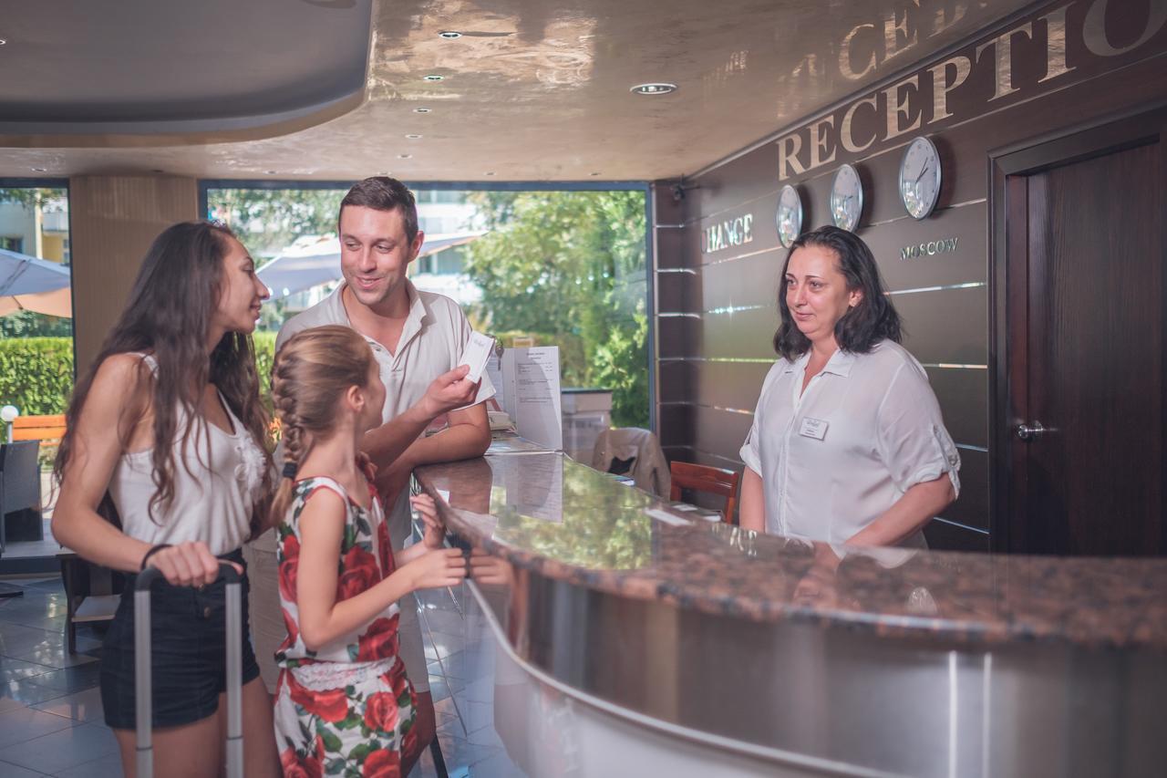 Hotel Rеgina غولدن ساندز المظهر الخارجي الصورة