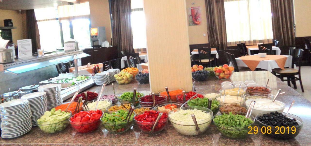 Hotel Rеgina غولدن ساندز المظهر الخارجي الصورة